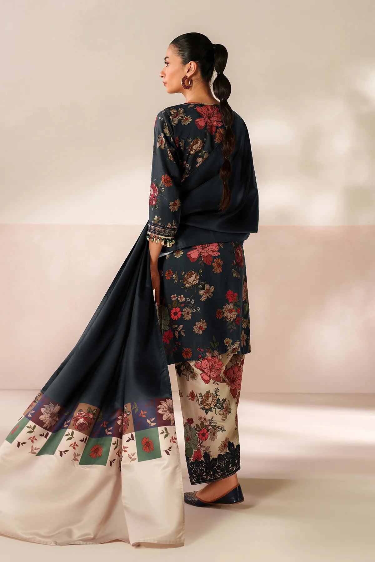 Baroque D-189 Khaddar Printed three piece