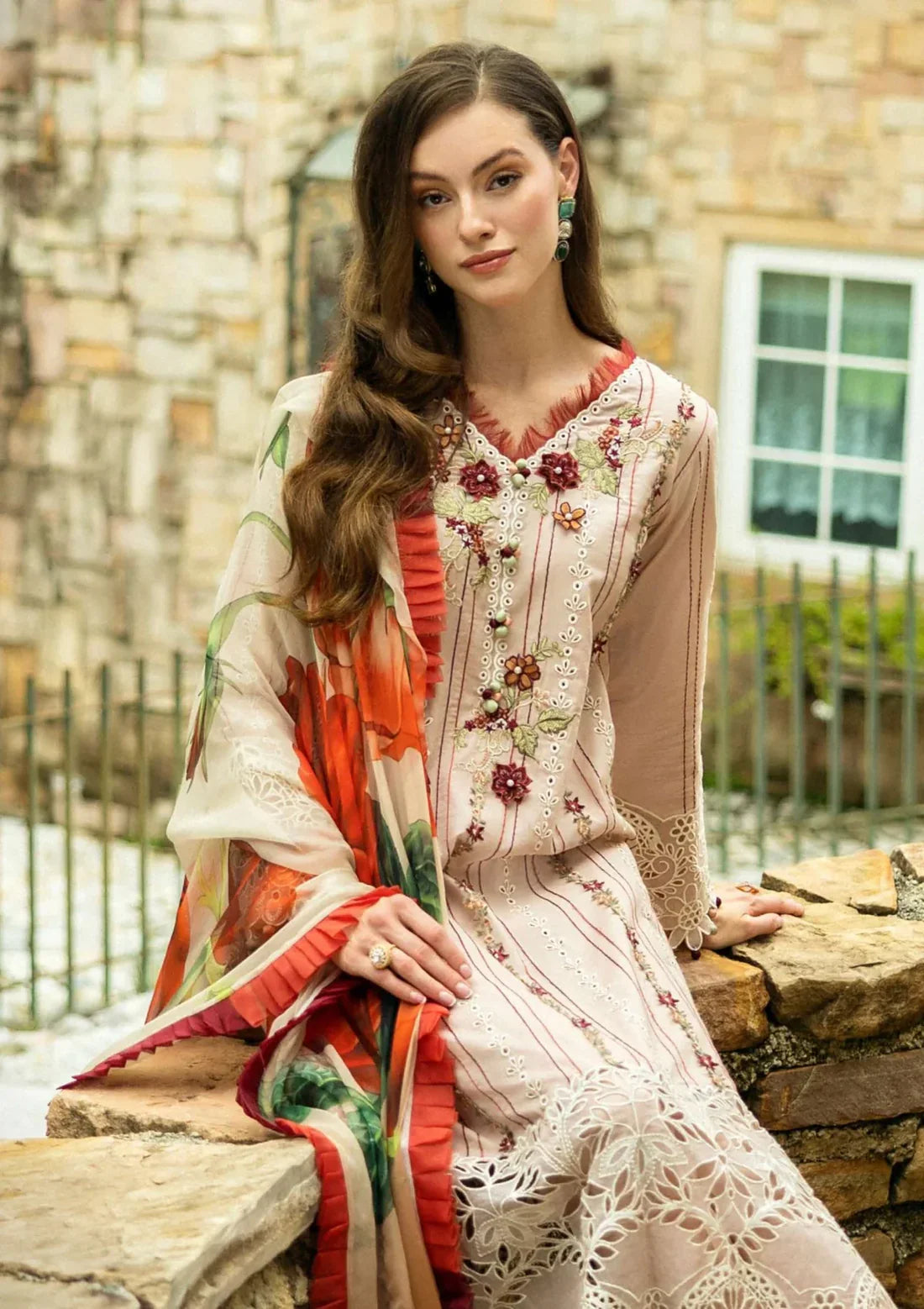 Roheenaz D-190 Embroidered Lawn 3pc