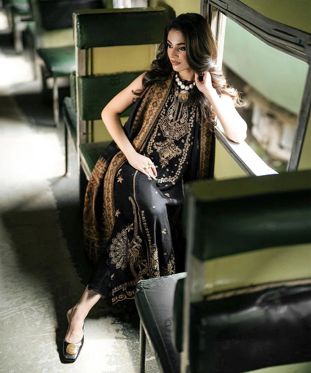 Izel Embroidered Dhanak Three Piece D-90