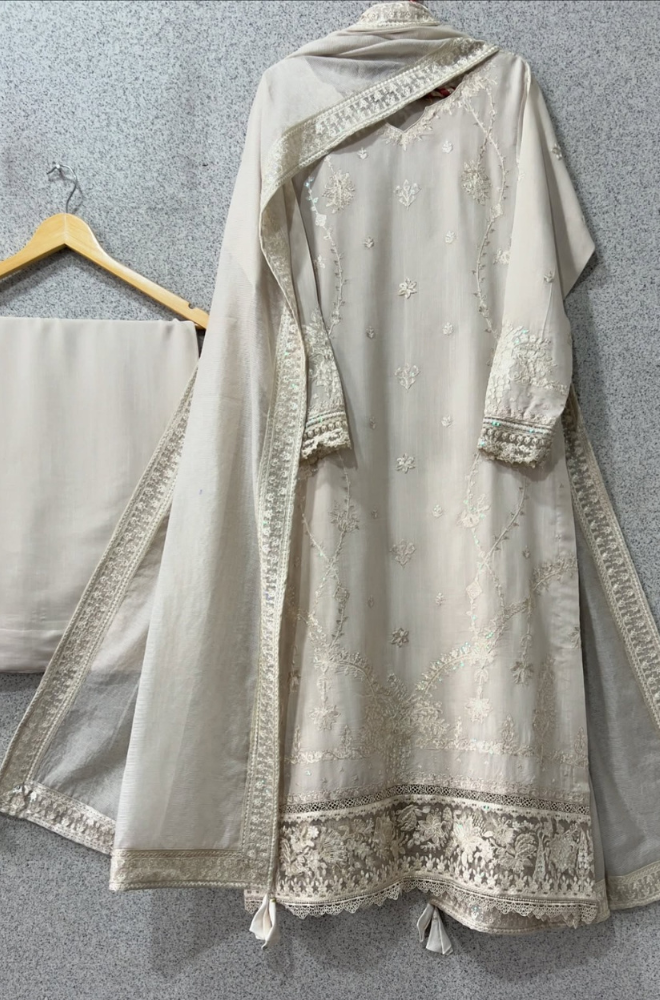 Zunaisha"s Embroidered Lawn Three Piece ZC-127