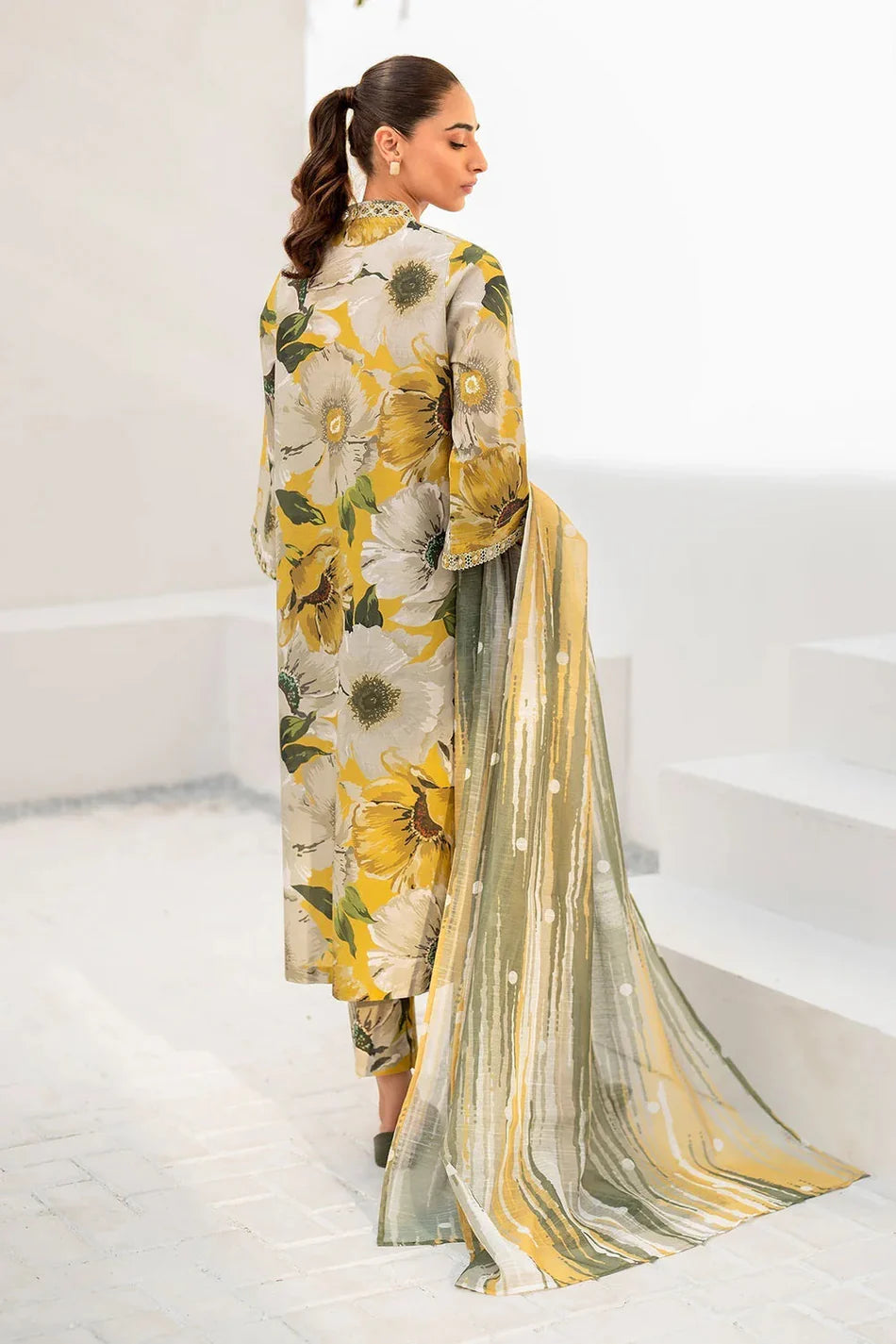 Baroque D-184 Khaddar Printed three piece