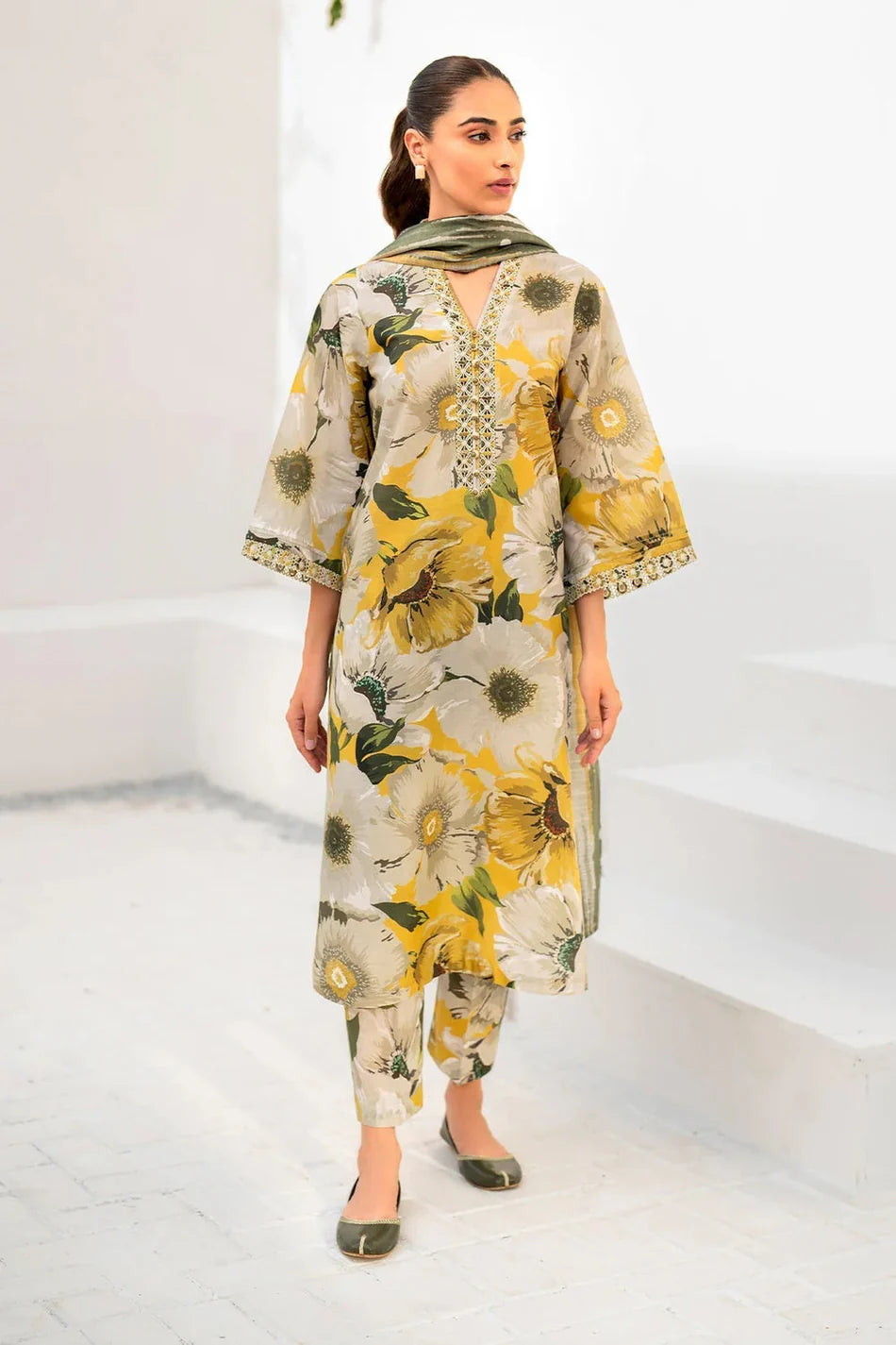Baroque D-184 Khaddar Printed three piece