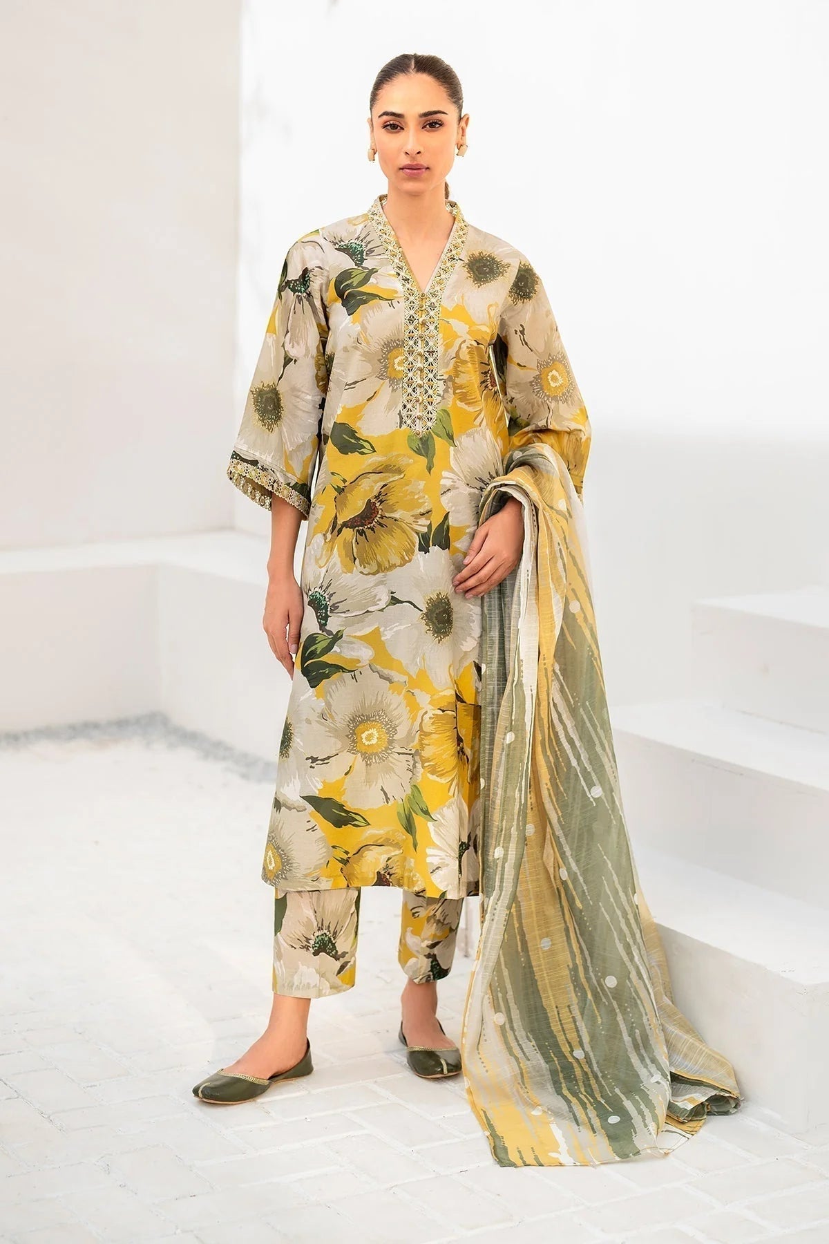 Baroque D-184 Khaddar Printed three piece