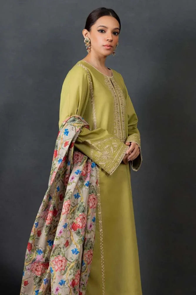 Sapphire SP-30 Embroidered Lawn 3pc