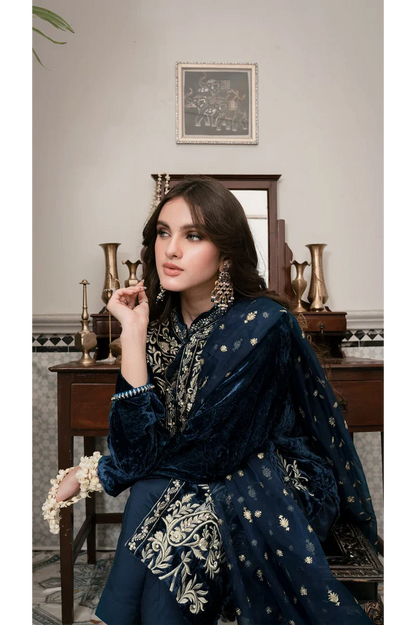 Zainab Chottani  ZC-905 Embroidered Velvet Three piece  Winter Collection