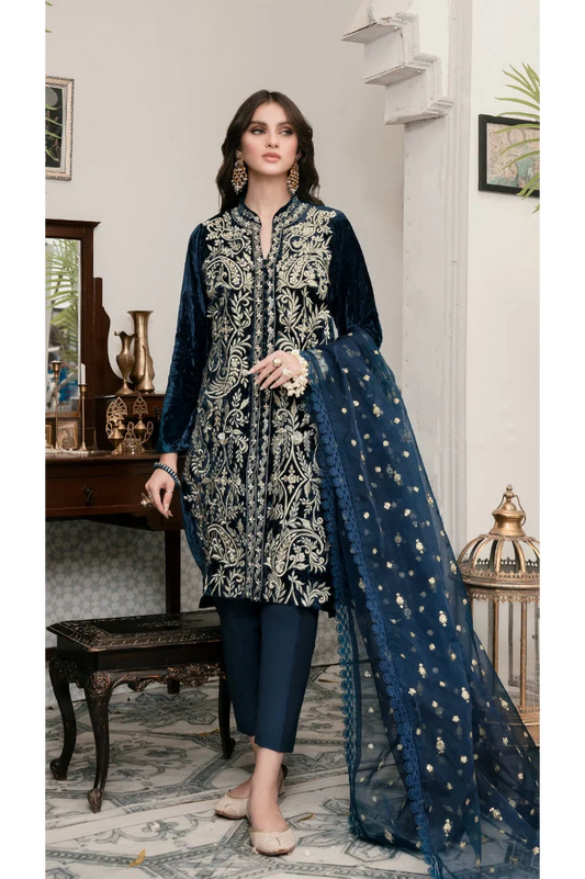 Zainab Chottani  ZC-905 Embroidered Velvet Three piece  Winter Collection