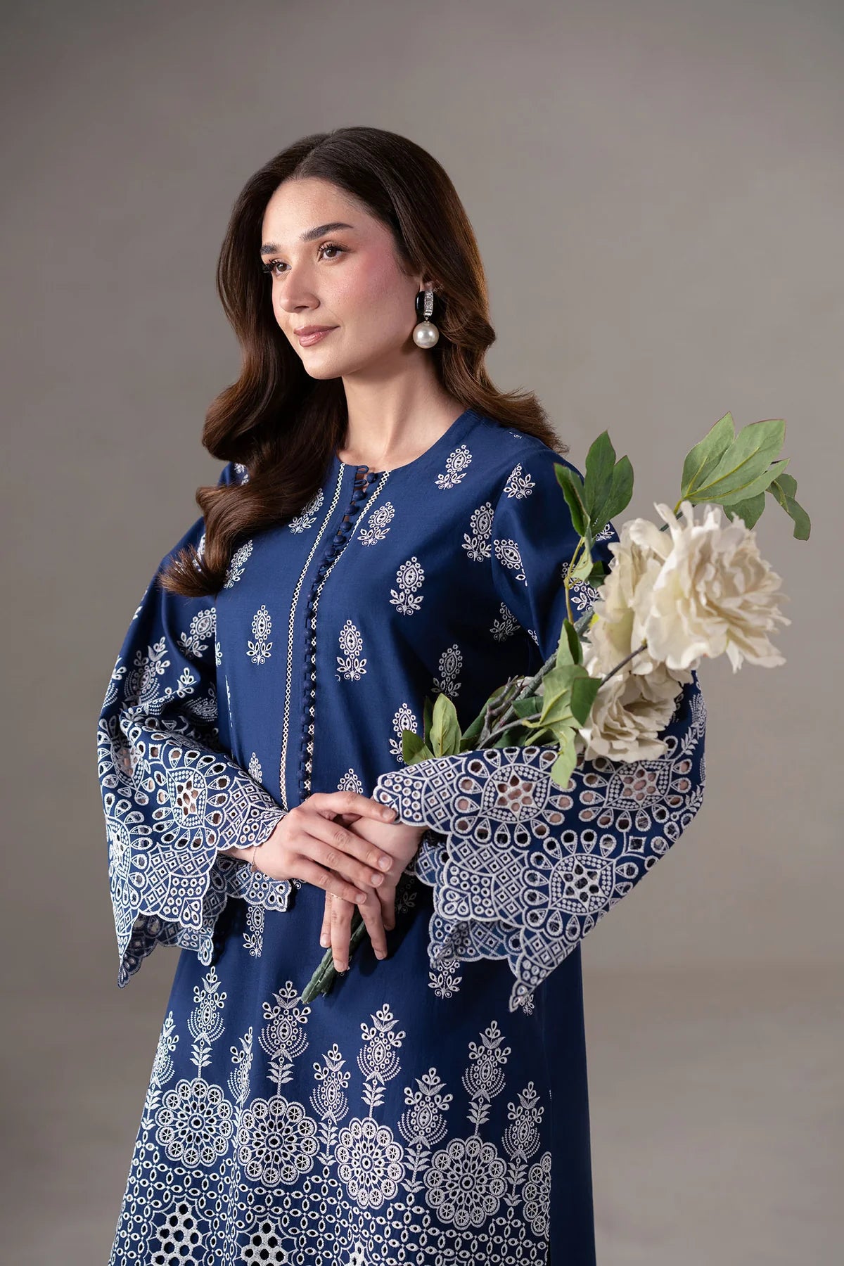 Akber-Aslam Lawn Chikenk-Kari Embroidered Two Piece AA-Ovria
